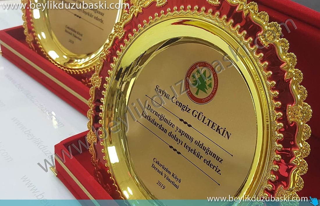 kırmızı plaket baskısı, tabak plaket baskı, beylikdüzü kupa plaket madalyon baskısı, esenyurt plaket baskısı, acil plaket imalatı, ürünleri bekleyin alın, kaliteli plaket kırmızı plaket baskısı, tabak plaket baskı, beylikdüzü kupa plaket madalyon baskısı, esenyurt plaket baskısı, acil plaket imalatı, ürünleri bekleyin alın, kaliteli plaket