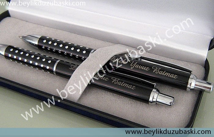 lazere-kalem-üzerne-yazı-yazılması istanbul lazerle kaleme isim yazılması, Türkiye lazerle kaleme isim yazılması, Kargo ile lazerle kaleme isim yazılması, baskısı lazerle kaleme isim yazılması, imalatı lazerle kaleme isim yazılması, Gönderilmesi lazerle kaleme isim yazılması, acil laz