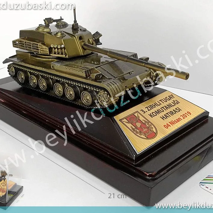 tank masa üstü hediyelik ürün tank şeklinde isim yazılı kişiye özel biblo dekoratif eşya masa üstü hediyelik ürünler asker için hediye