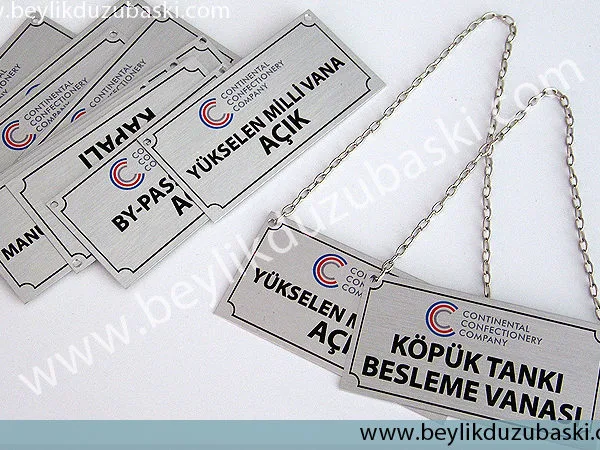 Zincirli Metal Etiket Örneğidir, Metal makina etiketleri, yanına açılan deliklerden, zincirle askı aparatı, eklenmiş ve askılı metal plakalar, haline getirilmiştir, Zincir askılı metal plakalar, zincirli metal plaka fiyatı, Samsun Baskı Reklam zincirli metal plaka, Tekkeköy zincirli metal plaka, Yakuplu zincirli metal plaka, Taflan zincirli metal plaka, Atakum zincirli metal plaka, Çorlu zincirli metal plaka, Hadımköy zincirli metal plaka