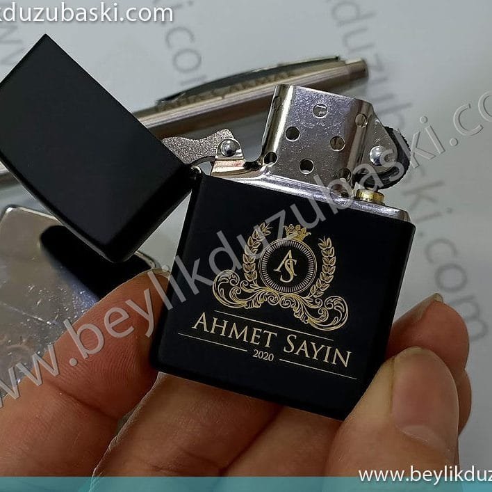 zippo çakmak isim baskısı, zippo çakmak logo ve isim baskısı yapılmaktadır