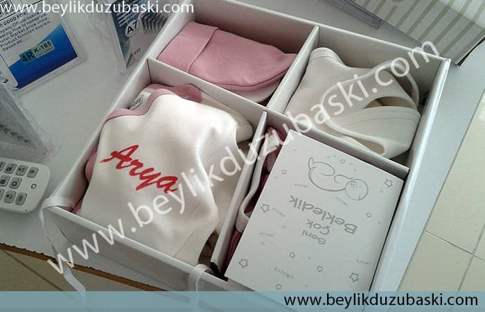 bebek-kiyafetine-baski-bebek-tshirt-baskisi Bebek tshirt baskısı, Samsun t-shirt baskısı, Yenidoğan, bebek zıbın takımına, baskı, örneğimizdir, pamuklu ve sentetik, ürünler üzerine baskı, yapılmaktadır, Samsun tshir baskıları, Bebek tshirt baskısı, Bebek tshirtleri, baskısı, beylikdüzü, t-shirt baskısı, esenyurt, Karadeniz, Canik, t-shirt baskıları