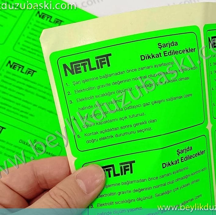 fosforlu etiket, fosfor yeşili etiket, kullanma talimatı, önemli not, yada vurgulanmsı gereken, uyarılar için tasarlanmış, dikkat çekici etiketler üretilmektedir