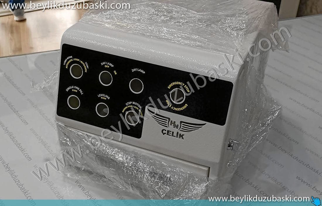 metal kutu üzerine baskı, etiket baskısı, üzeri parlak koruma etiket üretimi, kutu üzerindeki delikleri açılmış baskıları yapılmış etiket metal kutu üzerine baskı, etiket baskısı, üzeri parlak koruma etiket üretimi, kutu üzerindeki delikleri açılmış baskıları yapılmış etiket