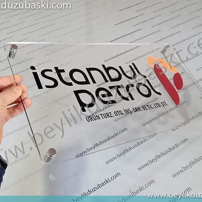 şeffaf pleksi, kapı isimliği, dekoratif vidalı kapı tabelası, beylikdüzü kapı isimliğ, kapı tabelası, acil üretim, bekle al