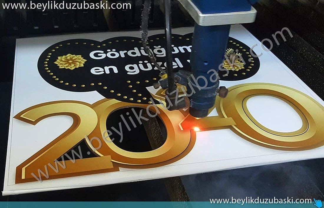 Lazer ile özel kesimli, pankart, afiş ve döviz baskıları Lazer ile özel kesimli, pankart, afiş ve dövüz baskıları