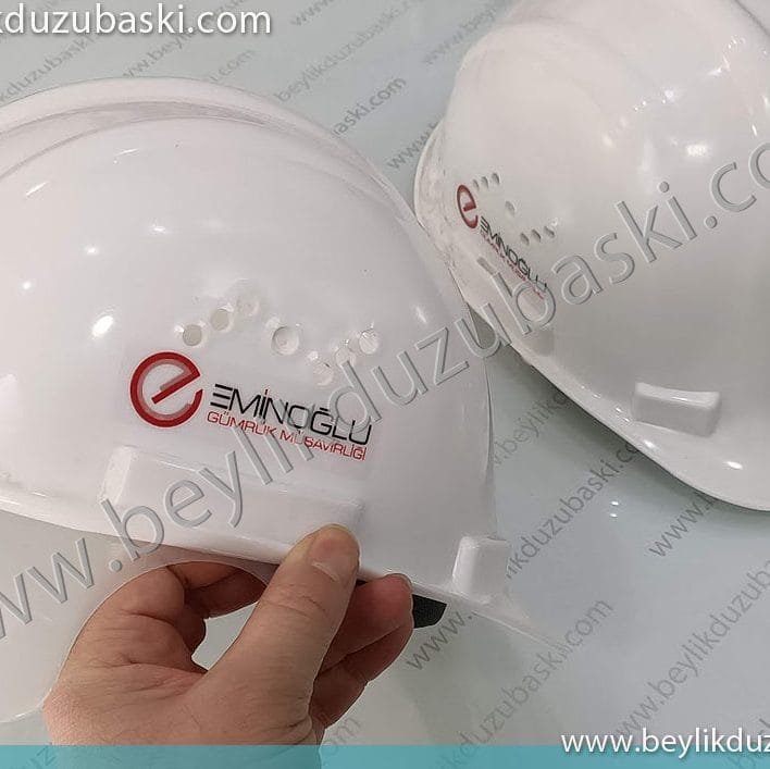 baskılı baret, eminoğlu gümrük müşavirliği, için yapılan, isim ve logo baskılı baret