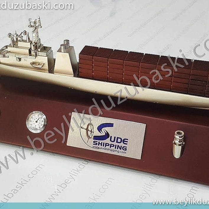 gerçek metal ve gerçek ahşap, yük gemi maketi, özel kutulu, isim ve logo baskılı, hediye ürün, masa üzeri ve, vitrin kullanımı için ideal