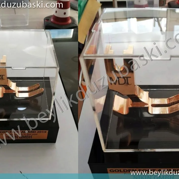 hediye ürün için, ürün üzerine baskı, şeffaf kaide kutu, metal plaka ile yazı yazılması yapılmaktadır, her türlü çözümü firmamızdan alabilirsiniz