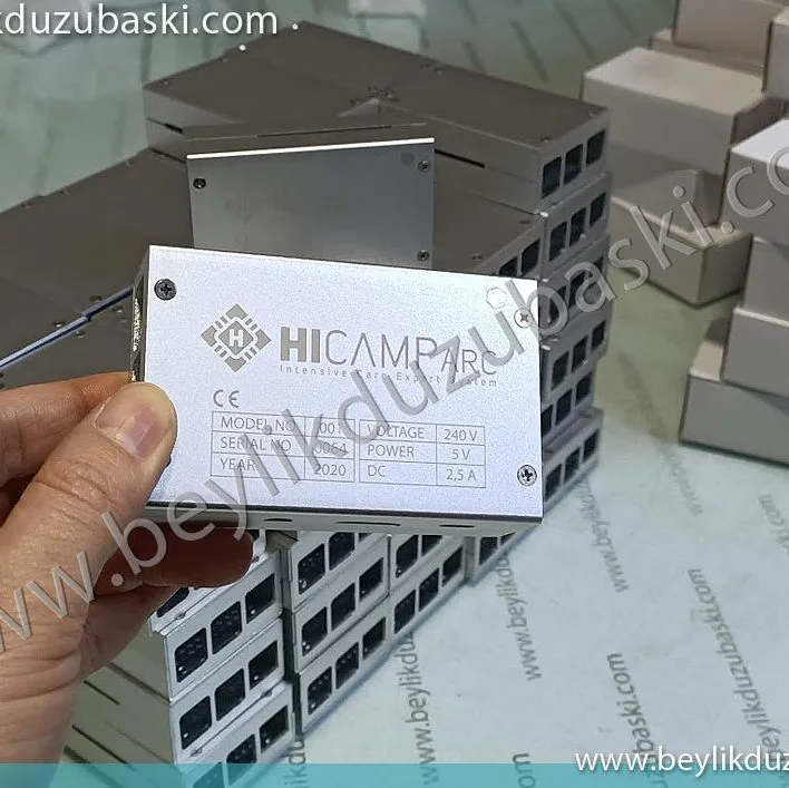 hicamp, marka alüminyum üzerine, lazer ile logo ve, firma bilgilerinin yazıldığı, metal ürünler, seri numaralı, aynı gün teslim, metal kutu üzerine, baskı örneğimizdir