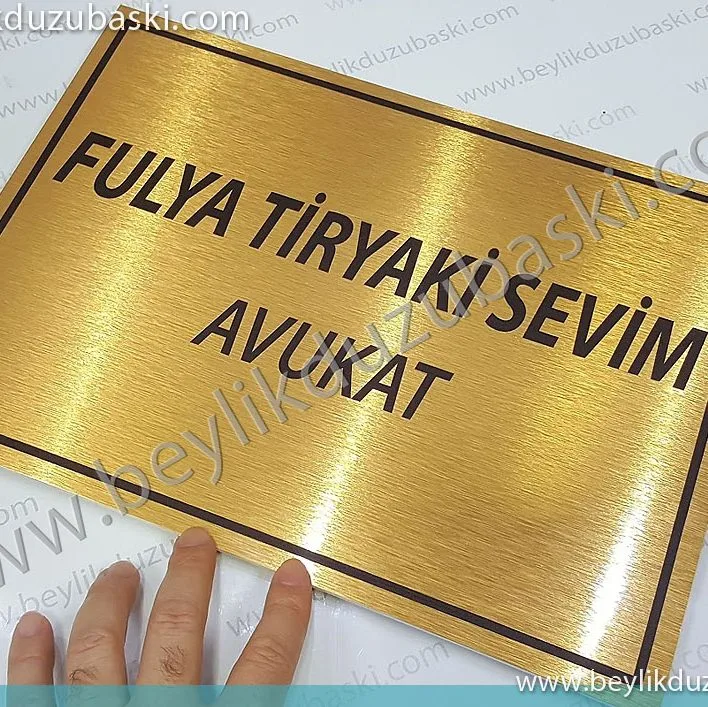 kapı girişine, metal kapı tabelası, avukat için yapılan, kapı isimliği, uygun fiyatlı, kaliteli görünümlü, 3 mm kalınlıkta metal paslanmaz ürün, kapı isimliği, kapı giriş tabelası
