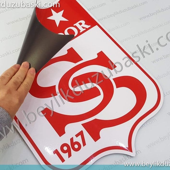 sivas spor için, yapılan magnet, araç üzerine mıknatıs, logo, magnet uygulaması, istenildiği zaman takılıp, çıkarılabilir