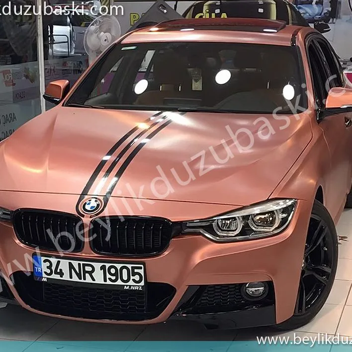 BMW araç kaput, önü yüzeye, logoyu da içine alabiliecek şekilde, etiket uygulaması, araç kaput sticker, kaliteli etiket aynı gün kargo, transfer bandı ile