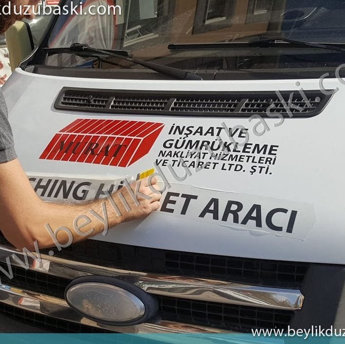 araba üzerine, logo ve yazı uygulaması, folyo kesim baskı tekniği, ucuz ve kalıcı araç uygulamaları, beylikdüzü araç baskı merkezi