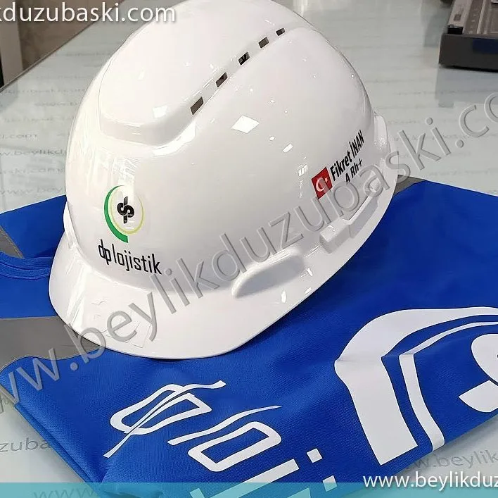 baskılı baret, 3M baskılı baret, kaliteli baret üzerine baskı, etiket ile yapılmıştır, acil üretilip gönderilir, sadece etiket basılıp gönderilir, kaliteli dış mekan dayanıklı, baret etiket baskı