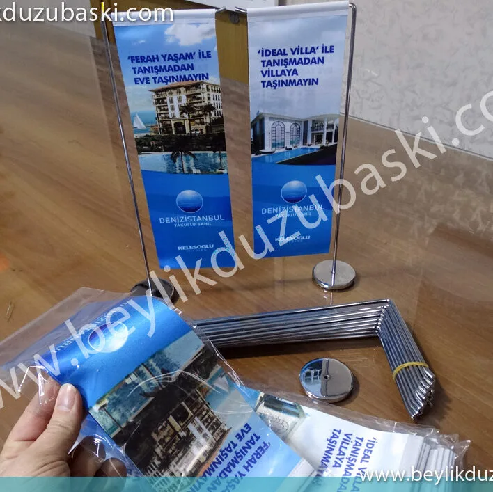 Samsun bayrak baskısı, masa bayrağı, kırlangıç şeklinde, masa bayrağı baskılı ürün, hızlı üretim, aynı gün gönderim, kaliteli baskı, T şeklinde masa bayrağı, tasarım desteği verilir, samsun reklam, acil reklam baskıları, kaliteli ürün, hızlı üretim, samsun reklam, samsun ozalit, samsun baskı merkezi