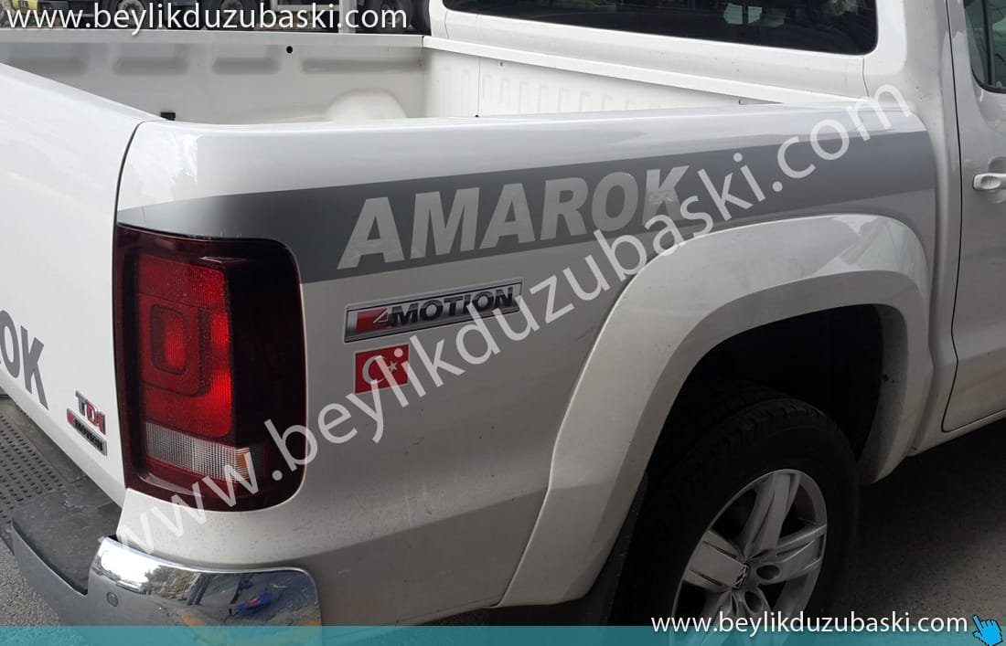 amarok-araç-giydirme.jpg fiorino araç giydirme, kapalı kasa fiat araç giydirme, pastel teknik için yapılan folyo kesim araç kaplaması, uzun süre dayanıklı, araç reklam giydirmesi, tasarım desteği