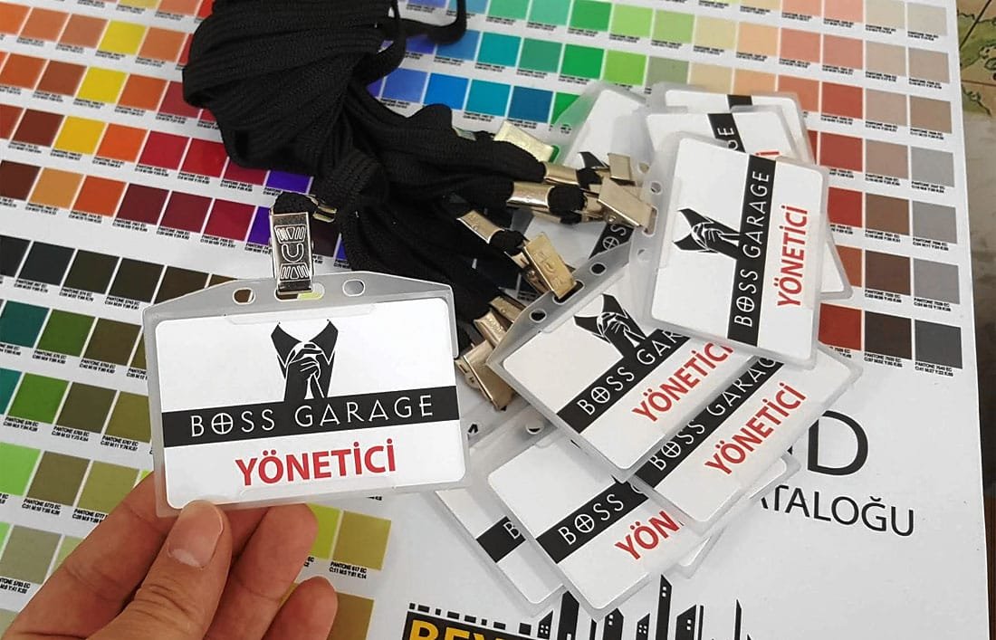 boyun-ipli-personel-yaka-kartı-isim-baskılı-plastik-kart-ve-boyun-ipi-koruyucu-kılıflı-personel-isimliği.jpg çalışan yaka isimliği, boyun ipi, askılı yaka kartı, plastik yaka isimliği, boyun askılı, ipli yaka isimliği, kaliteli ürün, hızlı üretim, Boyun ipi, yaka isimliği, ip askılı yaka kartı, personel isimliği, plastik kart baskılı, employee name collar, lanyard, lanyard collar, plastic collar lapel, neck strap, cord lapel collar, quality product, fast production, lanyard, collar lapel, lanyard tag, personnel name tag, plastic card printed