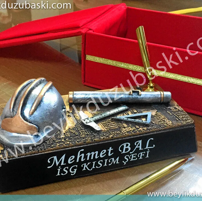 yüksek çevre mühendisi, baskılı masa isimliği, hediye masa üzeri kullanım için, isim baskılı, kutulu, kaliteli malzeme, acil isim baskılı kişiye özel hediye ürünler