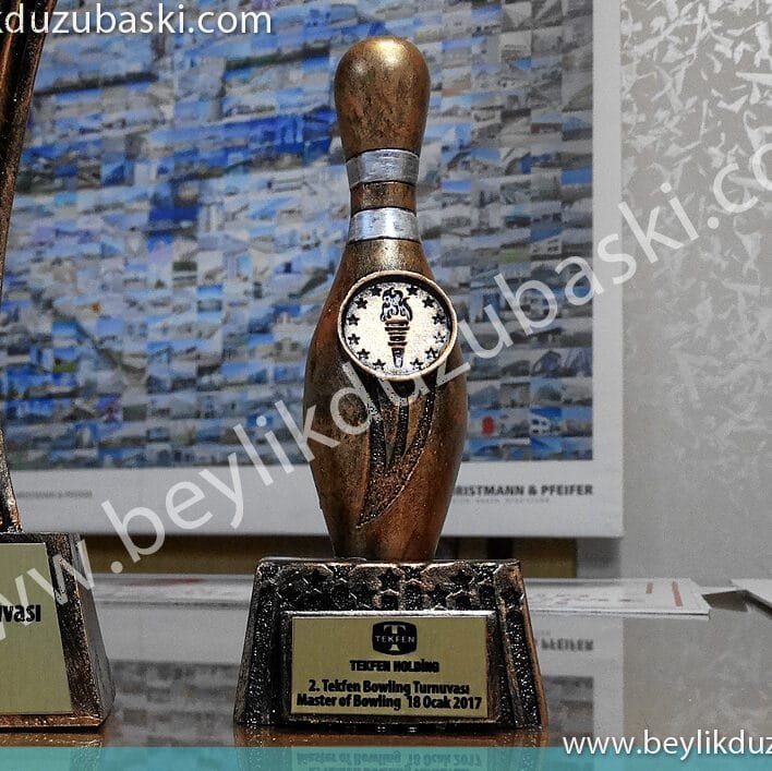 Bowling turnuvası kupa, bowling birinci kupası, Bowling Şampiyon kupası, Turnuva kupa madalya baskısı, şirket içi müsabaka şampiyona kupa plaket madalya, özel üretimdir, polyester döküm, el boyaması, özel kutusu ile gönderilir, adede gör özel fiyat alabilirsiniz,