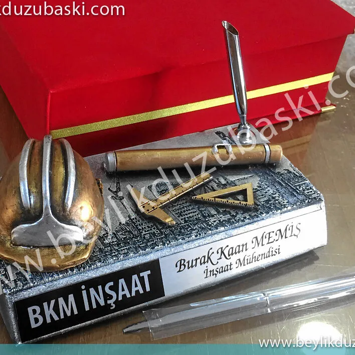 yüksek çevre mühendisi, baskılı masa isimliği, hediye masa üzeri kullanım için, isim baskılı, kutulu, kaliteli malzeme, acil isim baskılı kişiye özel hediye ürünler