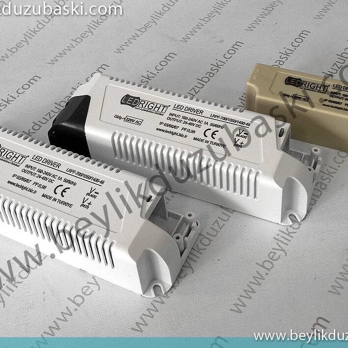 plastik elektrik trafo üzerine baskı, lazer ile çok küçük ve detaylı baskılar yapılmakta, çıkmaz, kazınmaz kaliteli baskı, beylikdüzü lazer markalama