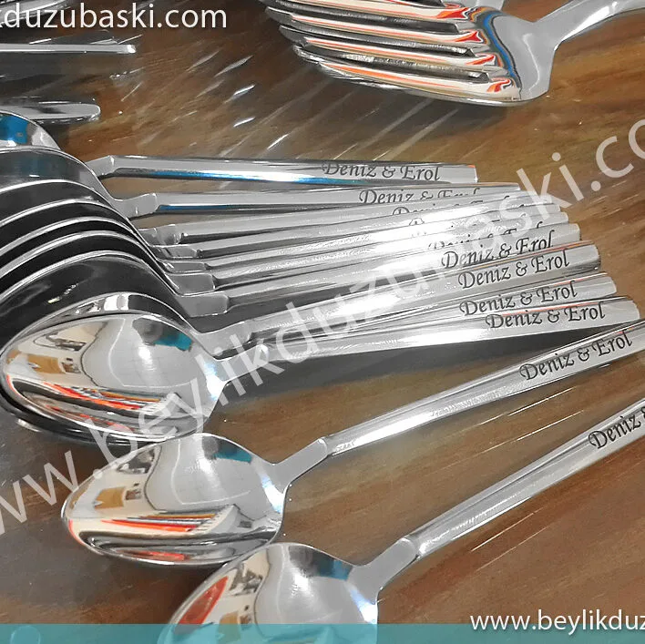 Çelik yemek seti, üzerine, lazer ile isim baskısı, çatal kaşık ve bıçak üzerine, lazer ile kalıcı baskı, yemek takımlarına baskı