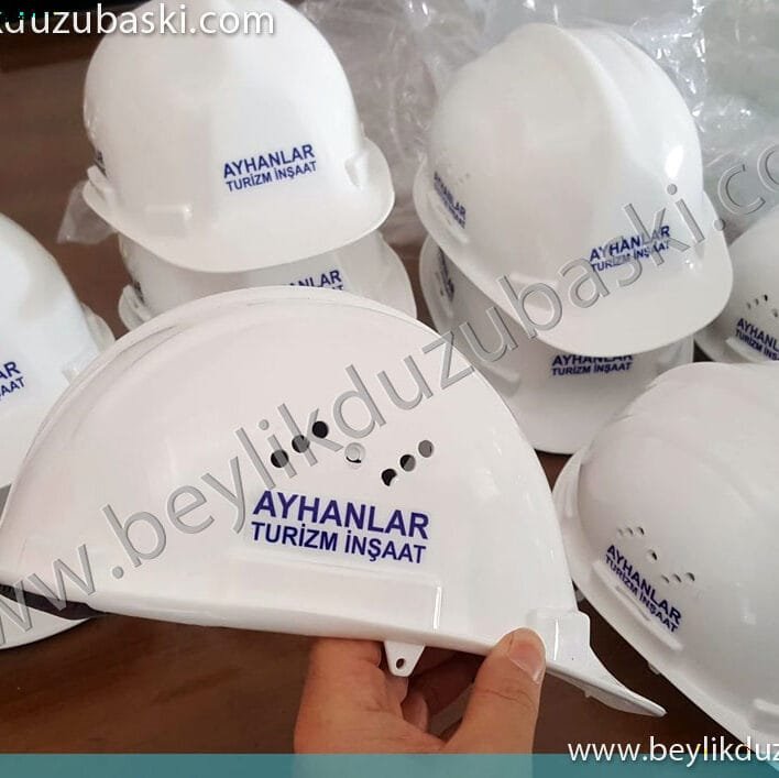isim baskılı baret, logo baskılı baret, acil baret, kaliteli baret, dış mekan dayanıklı etiket baskı, baret üzeri, logo ve isim baskı, inşaat bareti, gübenlik bareti