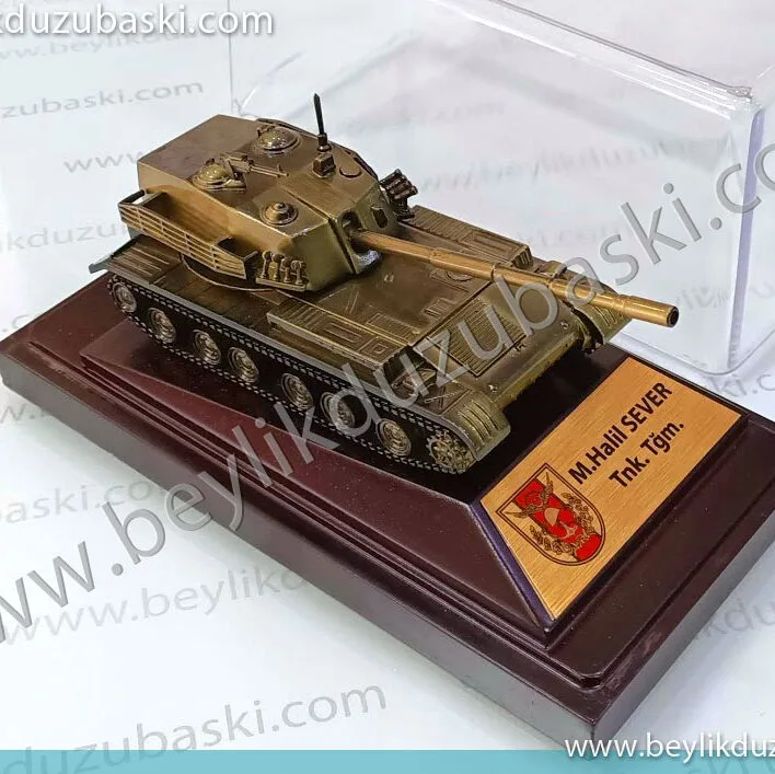 tank maket, masa üzeri, ahşap ve metal, gerçek metal hediye, masa üzeri kullanım için, kaliteli malzeme, tank hediye ürün