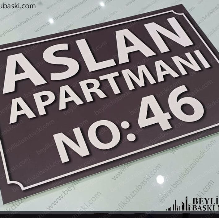 Apartman girişine montajlanabilen, Uygun fiyatlı, 3 mm ve 5 mm malzemeden, üretimi yapılan, kapı tabelası, aynı gün kargo imkanı, 35x50 cm ebadında üretilmiştir