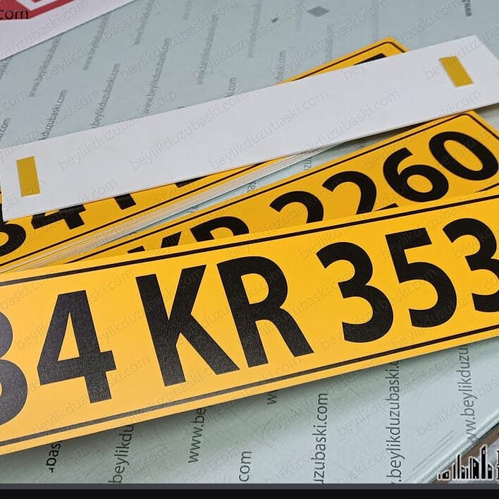 otoparklara, site sakinleri için, palaka bilgilerini içeren plastik plakalr, yapılmaktadır, herkes kendine ait yere parketmesi için, baskılı plastik plaka, işyeri, site, resmi kurumlar, için plakalık