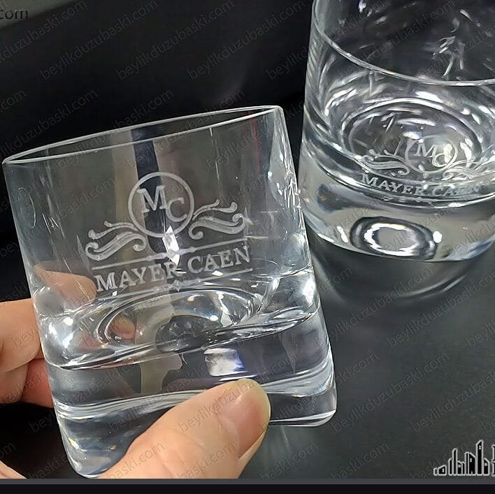 viski bardağı, lazer ile markalama, cam bardak üzerine, lazer ile, isim ve logo baskı, kaliteli ve hızlı kazıma yapılmaktadır, belirtilen fiyat adetli üretimde birim fiyatttır, az adet baskilar farklı hesaplanır