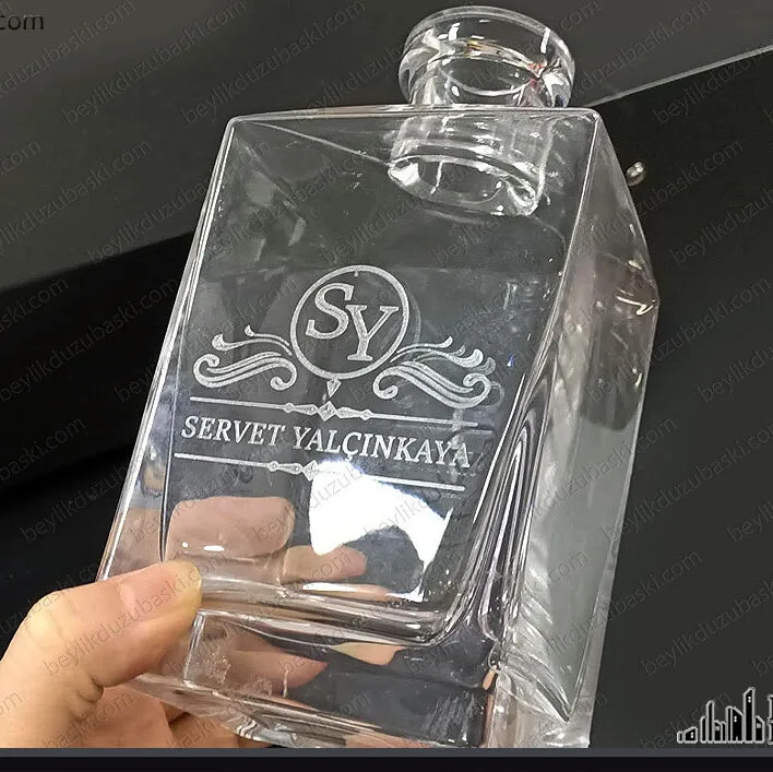 viski şişesi, üzerine, lazer ile, logo ve isim baskısı, yapılmaktadır, kaliteli, lazer, kazıma, baskı, çıkmayan, kazınmayan, kaliteli baskı