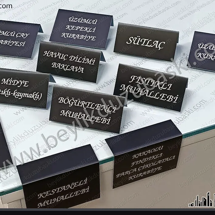 cam vitrin için, ürün tanıtıcı, camdan sarkan ve üçgen bükümlü, metal tanıtıcı, tabela örneği, pasatanede ürün önüne konulan, tanıtım tabelası, metal bükümlü, yazılı, kalıcı üretim, hzılı teslimat