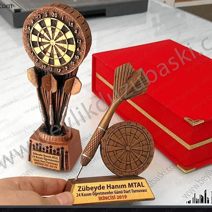 dart kupası, masa isimliği, dart ödül kupası, dart turnuva birincilik, kupası, etkinlik kupası, yerli üretim, el yapımı, el boyaması kupa