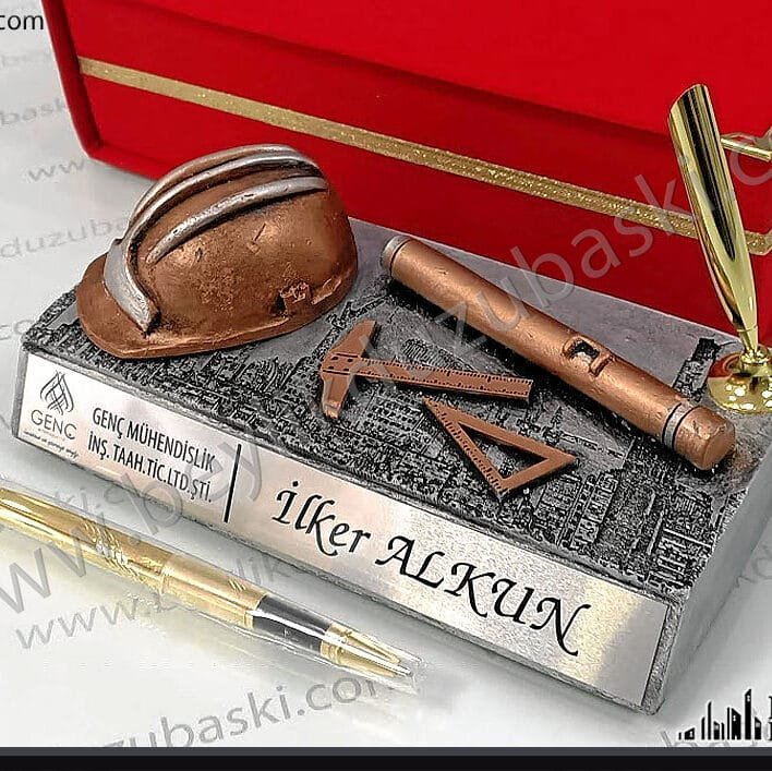 genç mühendislik, masa isimliği, isime özel baskılı, özel üretim, masa isimliği, logo, firma ismi, isim baskılı, el yapımı, el boyaması, özel tasarım, hediye masa isimliği