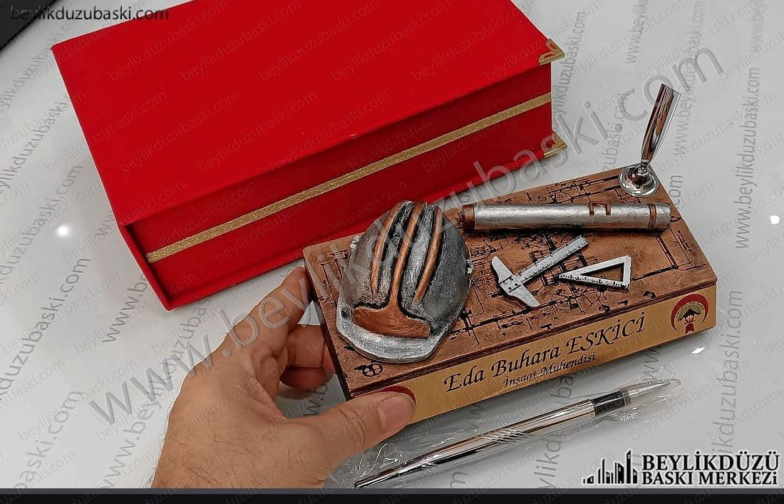 mimar makam isimliği, mühendis mimar için, isime özel baskılı, logolu, özel üretim, hediye masa isimliği, aynı gün kargo, kaliteli ve şık bir model, el boyaması, döküm ürün, aynı gün gönderim mimar makam isimliği, mühendis mimar için, isime özel baskılı, logolu, özel üretim, hediye masa isimliği, aynı gün kargo, kaliteli ve şık bir model, el boyaması, döküm ürün, aynı gün gönderim