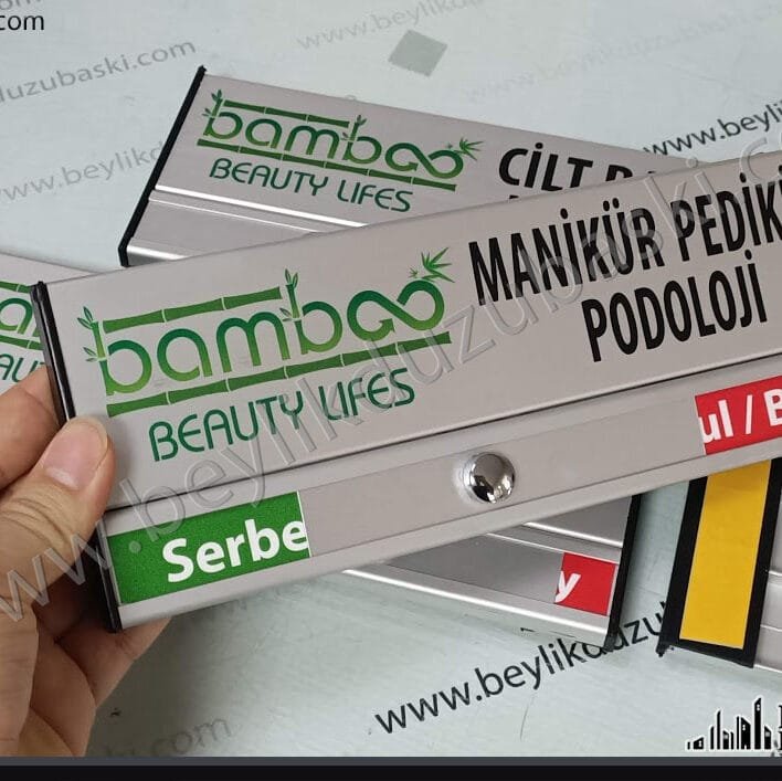 renkli baskılı, sürgülü kapı isimliği, direk alüminyum kapı isimliği üzerine baskı, etiket değildir, boya baskıdır, sürgülü, serbest meşgul, renkli baskılı kapı tabelası