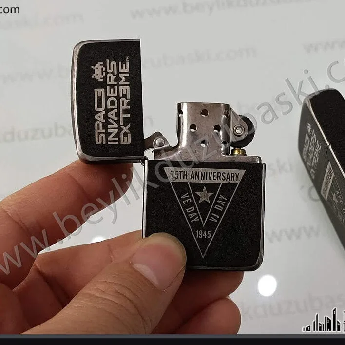 zippo çakmak, orjinal zippo çakmak üzerine, müşterimizin istediği şekilde, lazer ile çıkmaz, kazınmaz, markalama, kişiselleştirme yapılmıştır