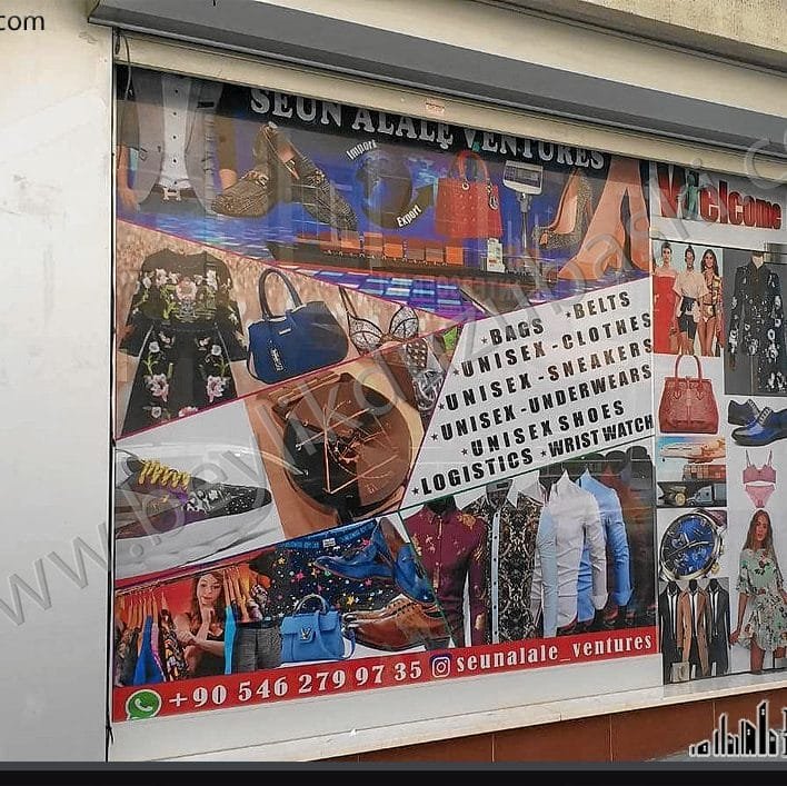 Cam giydirmesi, delikli folyo ile cam kaplaması, cama reklam giydirmesi, vitrin camı kaplaması, dışarısı görünen, cam giydirmesi