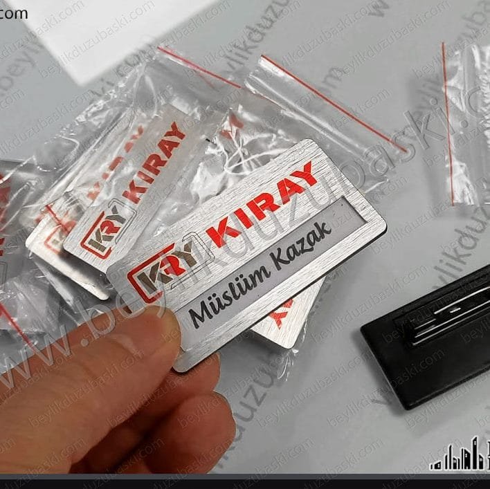 iğneli yaka isimliği, metal yaka isimliği, personel yaka isimliği, aynı gün kargo, içine kağıt konulabilen, isimleri değişen yaka isimliği, acil üretim, hızlı kargo, grafik tasarım desteği