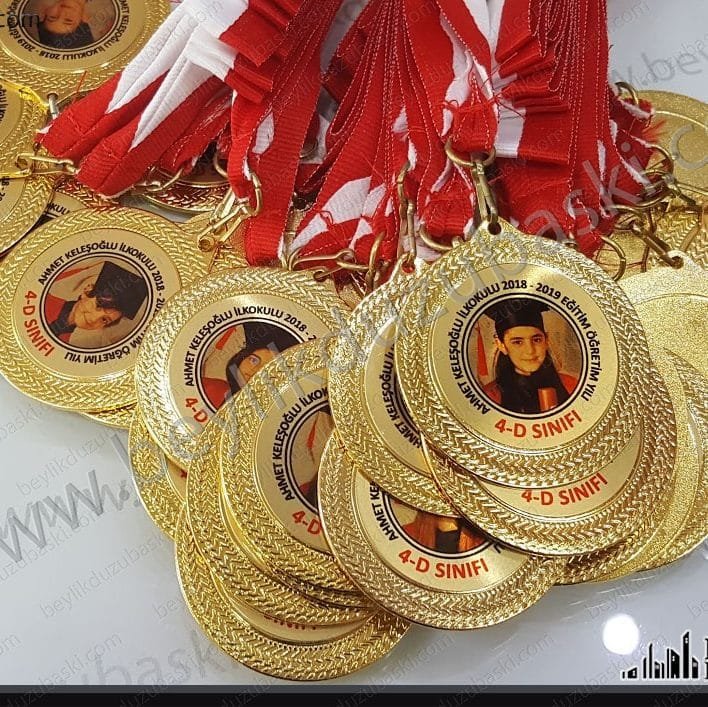 resimli madalya, öğrenci resimlerinin basıldığı, madalya örneğidir, kaliteli baskı, aynı gün üretim, tasarım desteği, adede göre fiyat değişir, toplu alım için verilen fiyattır