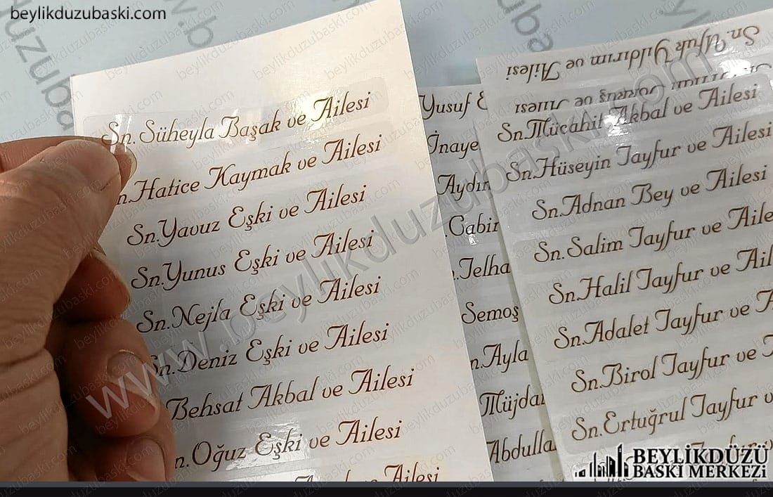 Davetiye için şeffaf etiket baskı, davetli listesi zarf üzerine, şeffaf etiket baskısı, kaliteli baskı, hızlı üretim, aynı gün kargo, zarf üzerine isim baskı, şeffaf etiket üretimi