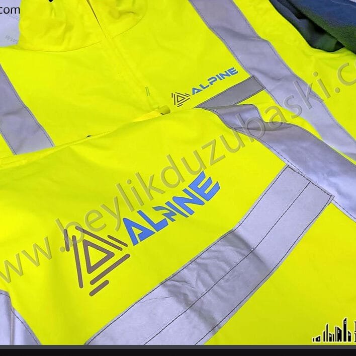 iş yelek ve mont üzerine baskı yapılır, sadece baskı yapılmıştır, ürünü müşteri getirmiştir, kaliteli, kalıcı, uzun süre dayanımlı, logo baskı, hızlı üretim, bekle al