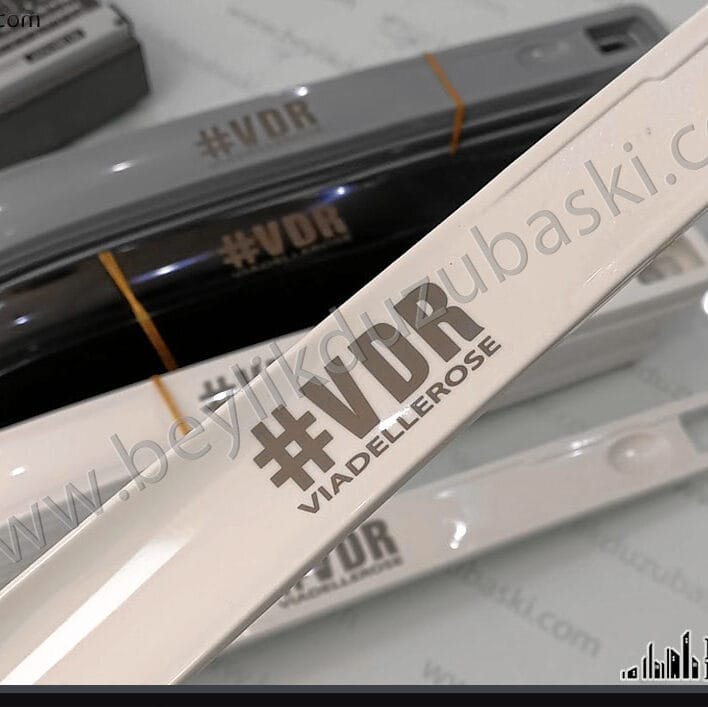 plastik ayakkabı çekeceği üzerine baskı, kaliteli çıkmayan, baskı, her türlü yüzeye baskı yapılmaktadır, ürünlerinizi bekleyip alabilirsiniz