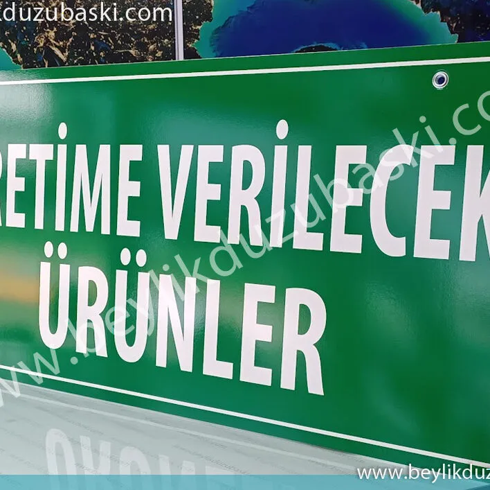Tavandan sarkan, yön ve bölge bildirim tabelası, 2 yüzey baskılı, 5mm malzeme, kenarları kuşgözü uygulama, ebat ve adede göre fiyat değişir Direction and zone notice sign hanging from the ceiling, 2 surface printed, 5mm material, eyelet application on the edges, price varies according to size and quantity
