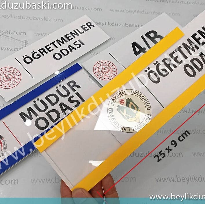 özel üretim, içi değişen okul isimliği, okul kapı tabelası, şeritler istenilen renk yapılır, içine sadece kağıt koyacaksınız, üzeri Pleksi malzeme, altı 3 mm plastik, altı bantlı ürün, kolay içi değişir,
