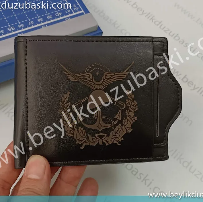 TSK logo baskılı cüzdan, deri cüzdan üzerine baskı, logo baskı, isim baskı, kaliteli çıkmaz deforme olmaz baskı, ürün müşteri getirir, 1 adet için numune baskı maliyetidir, adetli işlerde fiyat alınız