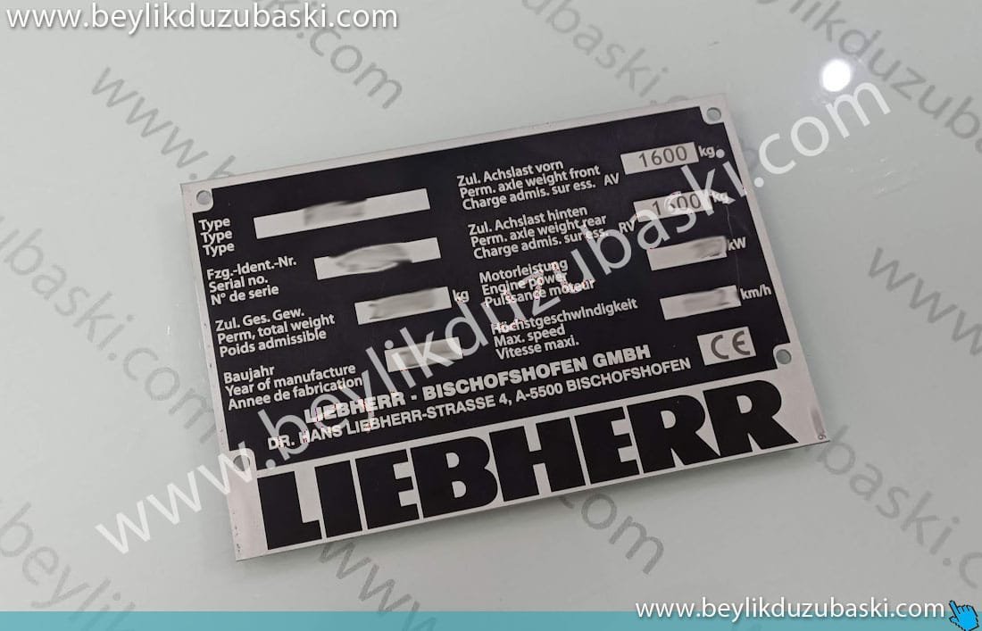 liebherr metal makine etiketi, silinmiş yıpranmış metal plaka baskısı, makine seri numara etiketi, siyah metal 30 yıl dayanım liebherr metal machine tag, erased worn metal plate printing, machine serial number tag, black metal 30 years durability
