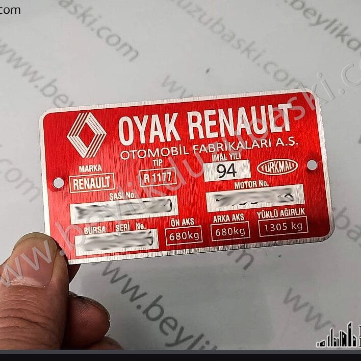 Renault brodway şase etiketi, metal etiket, araç motor etiketi, aslına uygun metal etiket, kaliteli motor etiket, özel tasarım, lazer kazıma